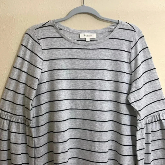 Two by Vince Camuto | Nova Blouse Grey. - Picture 2 of 11